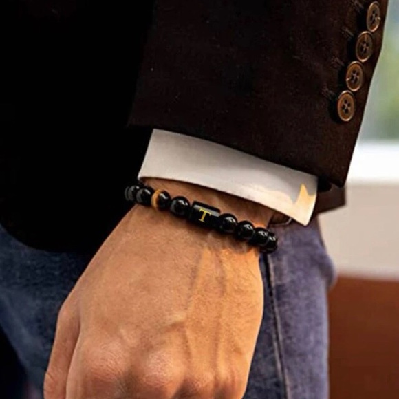 ‼️Mens Black Bead Bracelet with “T” NWT - Picture 2 of 3
